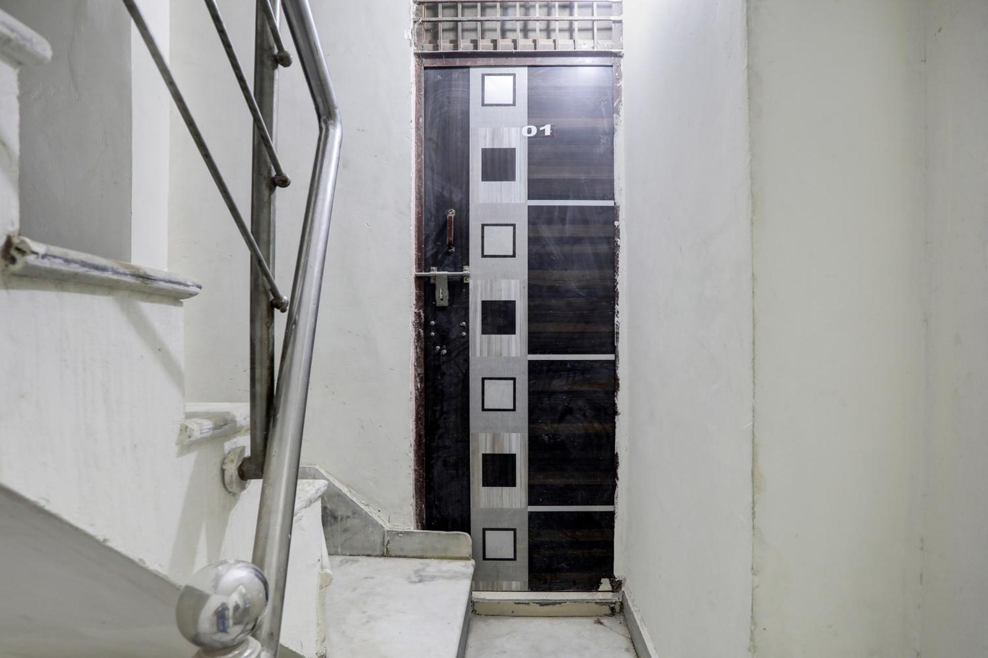 Hotel O Thirty Inns ノイダ エクステリア 写真